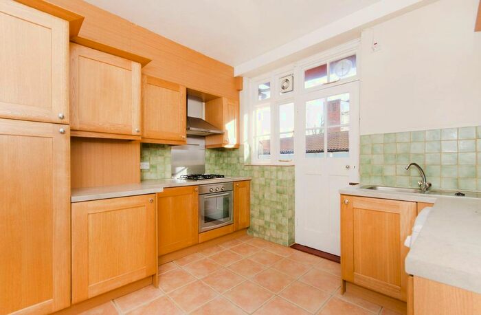 3 Bedroom Flat For Sale In Bromyard Avenue, Acton, London, W3
