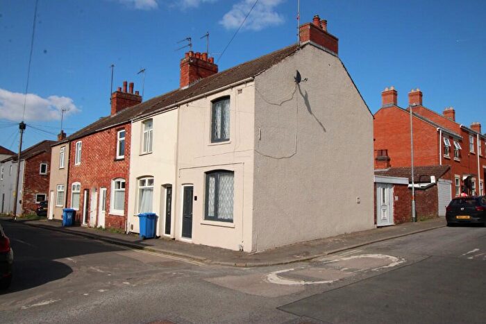 2 Bedroom Terraced House To Rent In Cross Street, Kettering, Northamptonshire, NN16