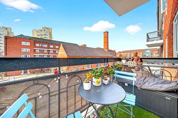 3 Bedroom Flat For Sale In Huxley House, Stockwell Road, SW9