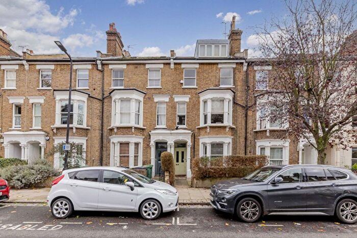 2 Bedroom Flat To Rent In Roderick Road, London, NW3