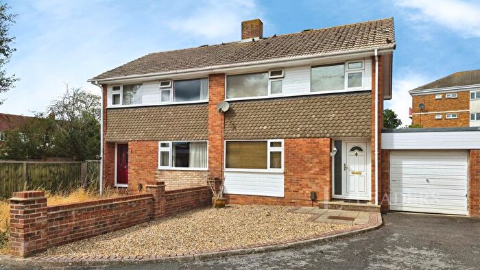 3 Bedroom Semi Detached House For Sale In Neptune Road, Fareham, Hampshire, PO15