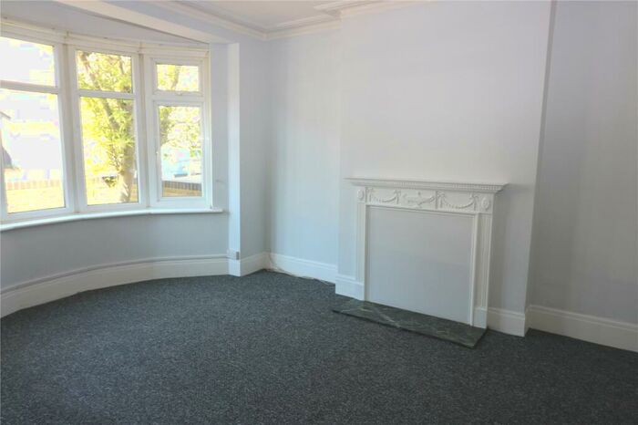2 Bedroom Apartment To Rent In Westbourne Grove, Westcliff-on-Sea, Essex, SS0