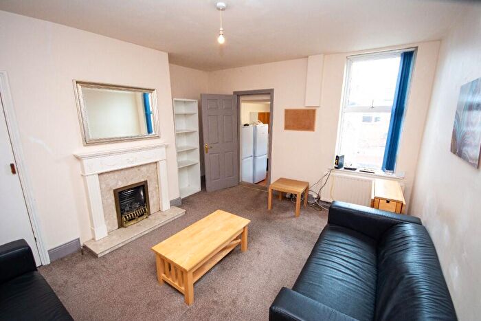 Terraced House To Rent In West Jesmond, Newcastle Upon Tyne, NE2