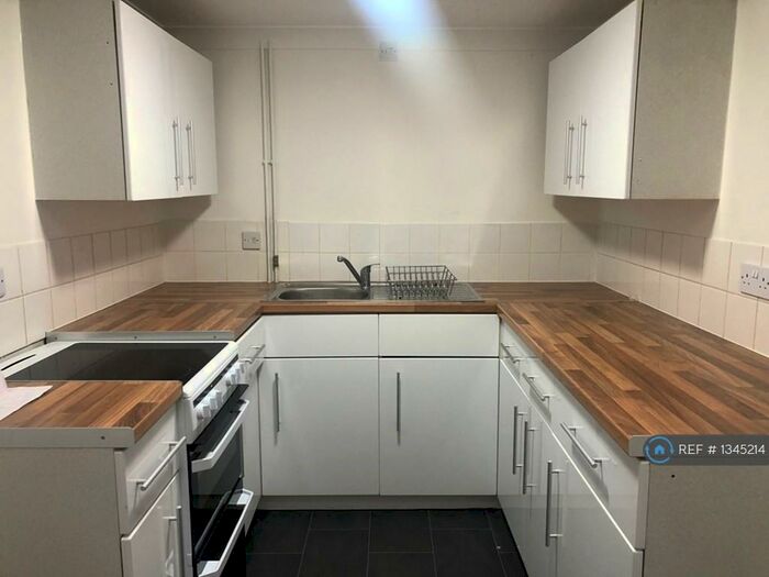 2 Bedroom Flat To Rent In Forehill, Ely, CB7