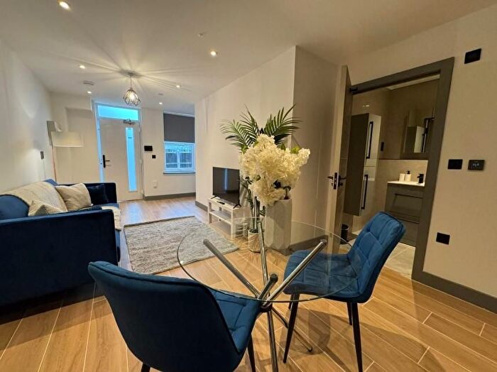 2 Bedroom Flat To Rent In Avenir Court, Woodside Park, London, N12