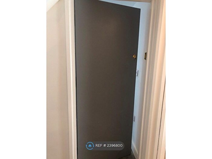 2 Bedroom Flat To Rent In School Green Road, Freshwater, PO40