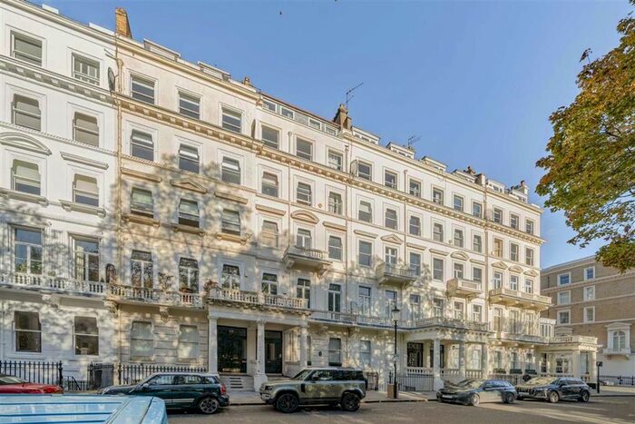 3 Bedroom Flat To Rent In Queen's Gate Gardens, London, SW7