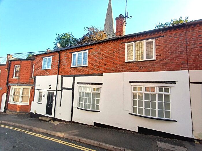 3 Bedroom Terraced House For Sale In St Rumbolds Lane, Buckingham, Buckinghamshire, MK18