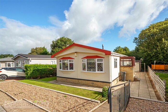 2 Bedroom Bungalow For Sale In Andrew Crescent, Crosland Hill, Huddersfield, West Yorkshire, HD4