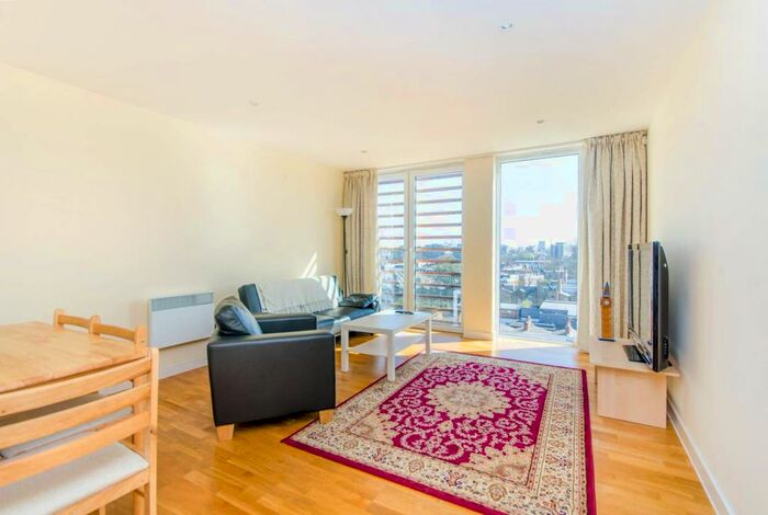 2 Bedroom Flat To Rent In Coleman Fields, Islington, London, N1