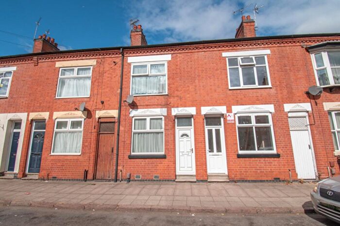 3 Bedroom Terraced House For Sale In Bassett Street, Leicester, LE3