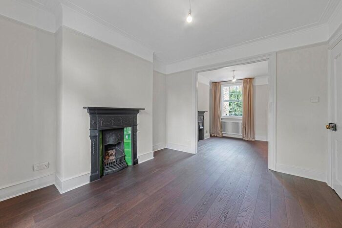 4 Bedroom Terraced House To Rent In Walcot Square, Kennington, SE11