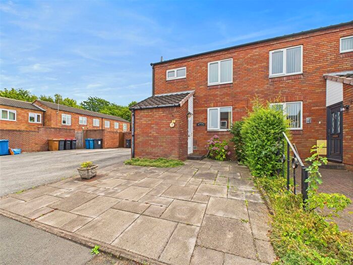 3 Bedroom Semi-detached House For Sale In Lincoln Close, Lichfield, WS13