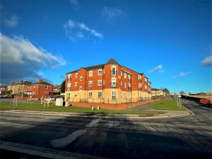 2 Bedroom Flat To Rent In Windsor Court, Shaw Cross, Dewsbury WF12