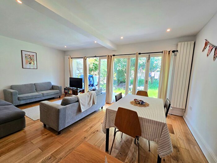 3 Bedroom Flat To Rent In Freegrove Road, Holloway, N7