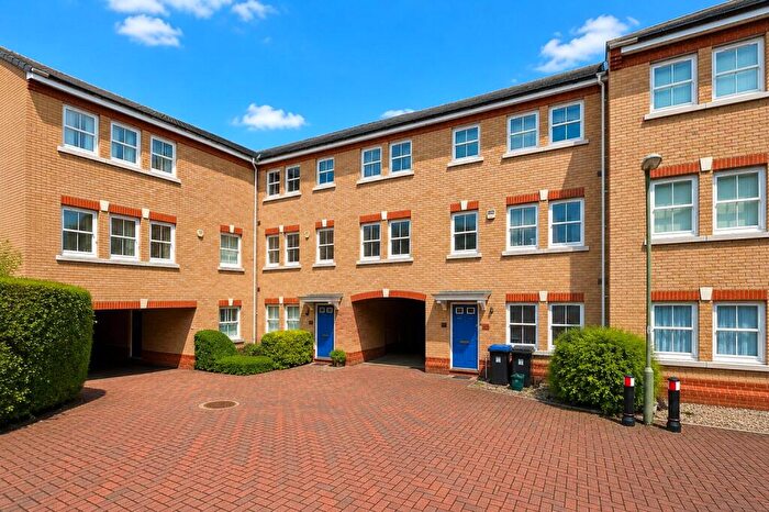 5 Bedroom Terraced House To Rent In Florence Way, Knaphill, Woking, Surrey, GU21