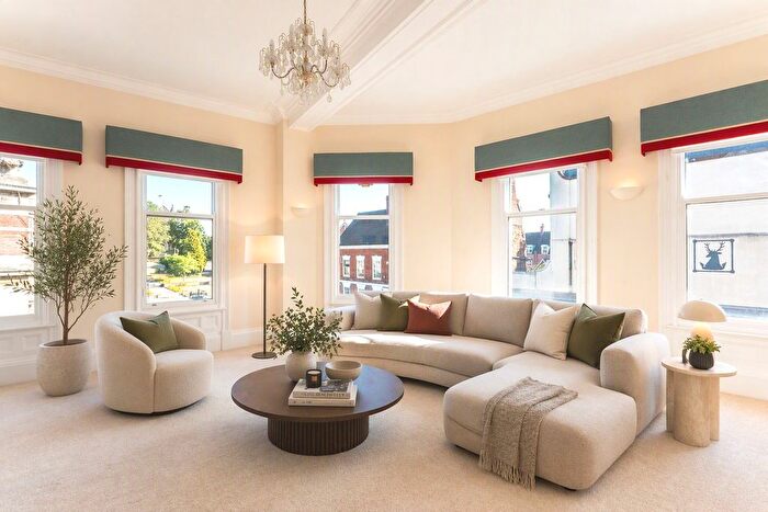 2 Bedroom Flat For Sale In High Street, Sutton Coldfield, B72