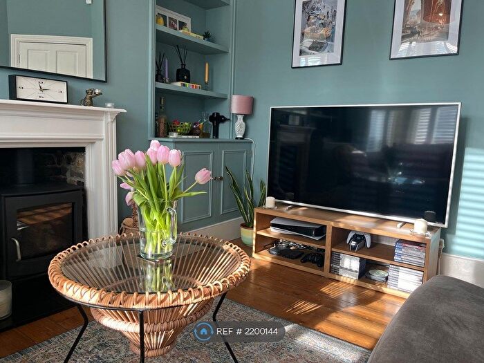 2 Bedroom Flat To Rent In Ravensbury Road, London, SW18