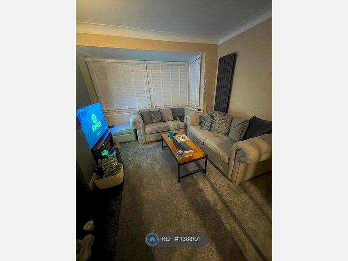 3 Bedroom Semi-Detached House To Rent In Somerville Avenue, Leeds, LS14