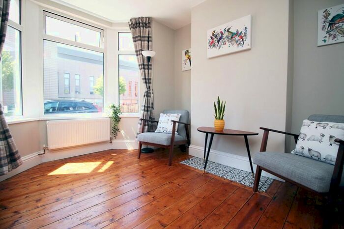 3 Bedroom Flat To Rent In Maindy Road, Cardiff, CF24