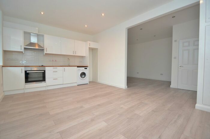 Studio To Rent In Fleece Road, Long Ditton, Surbiton, KT6