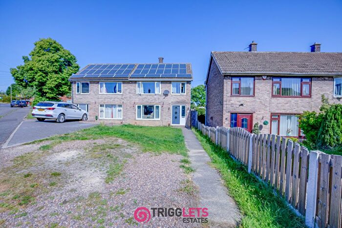 3 Bedroom Semi-detached House For Sale In Silkstone View, Platts Common, Barnsley, South Yorkshire, S74