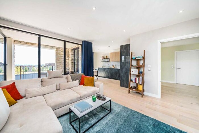 2 Bedroom Flat For Sale In Maurice Browne Avenue, Mill Hill East, NW7