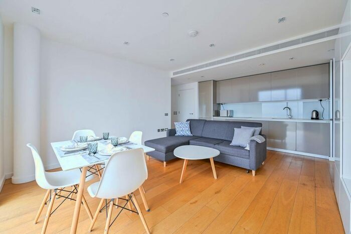 2 Bedroom Flat To Rent In Walworth Road, Elephant And Castle, London, SE1