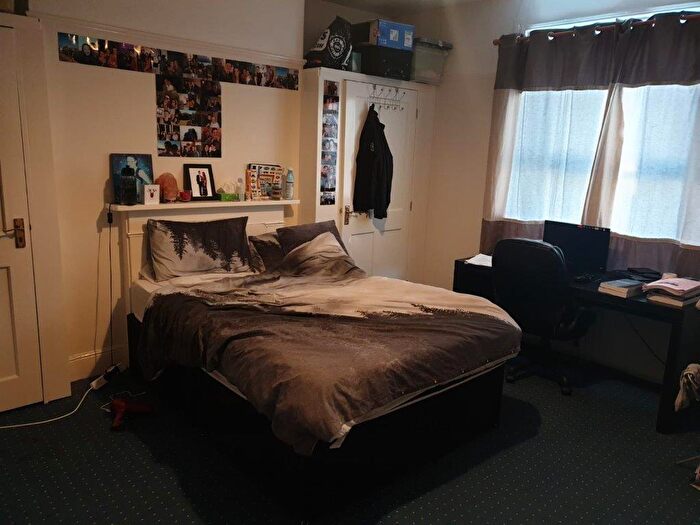 1 Bedroom Semi-Detached House To Rent In Lodge Road, SO14