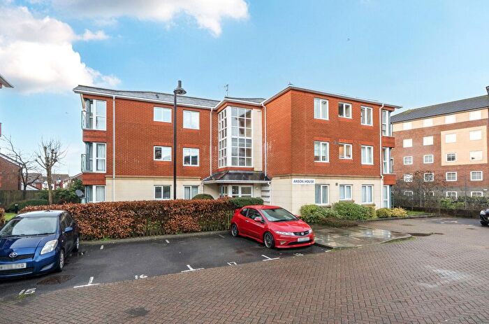 2 Bedroom Flat For Sale In Canute Road, Ocean Village, Southampton, Hampshire, SO14