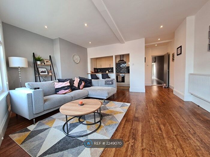 2 Bedroom Flat To Rent In Kent Road, Southsea, PO5