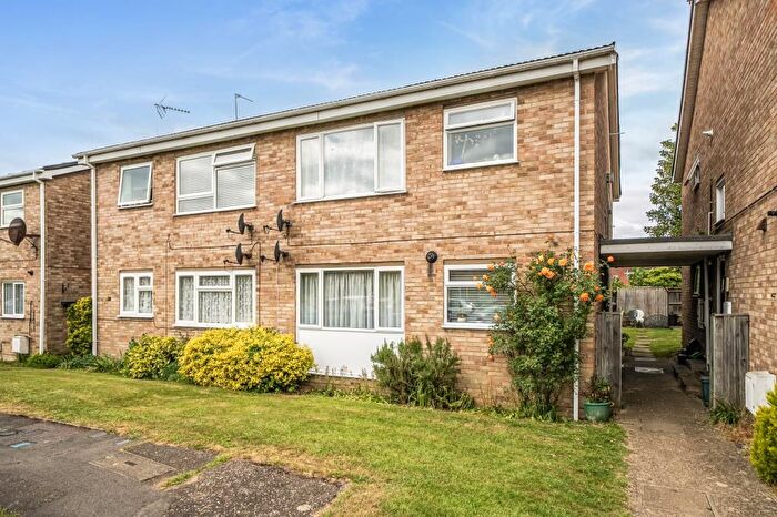 2 Bedroom Flat For Sale In Pym Walk, Thame, OX9