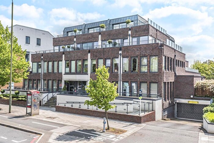 2 Bedroom Flat To Rent In Lower Richmond Road, Kew, Richmond, TW9