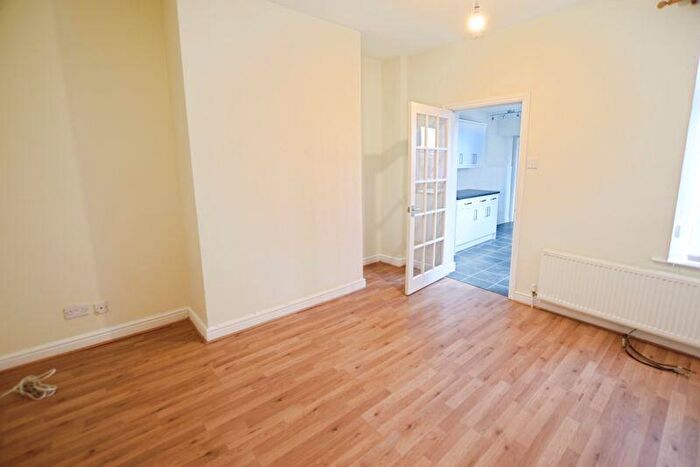 2 Bedroom Flat To Rent In East View, Wideopen, NE13