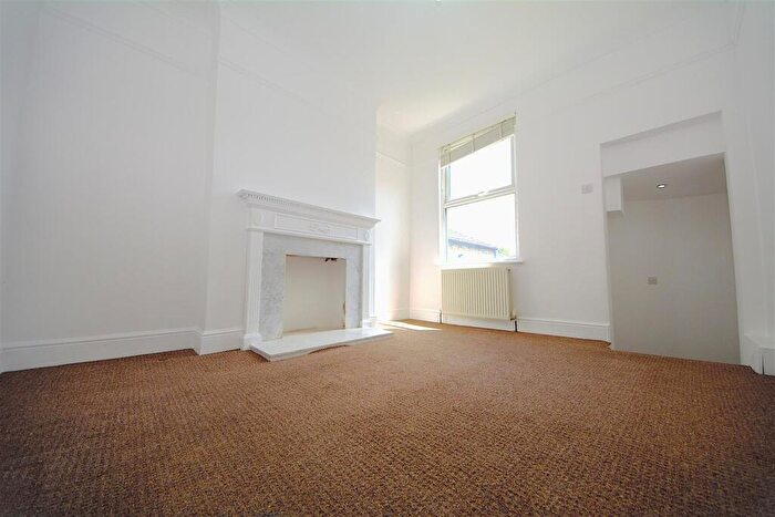 1 Bedroom Flat To Rent In Park Hall Road, London, N2