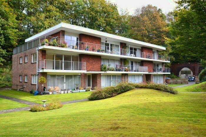 2 Bedroom Flat To Rent In The Fairway, Midhurst GU29