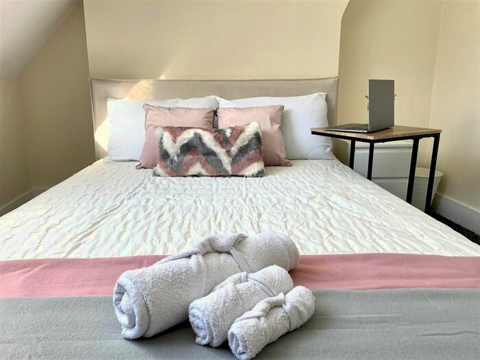 4 Bedroom Property To Rent In London Road, Westcliff-On-Sea, SS0