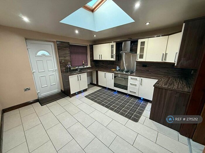 4 Bedroom Terraced House To Rent In Farfield Terrace, Bradford, BD9