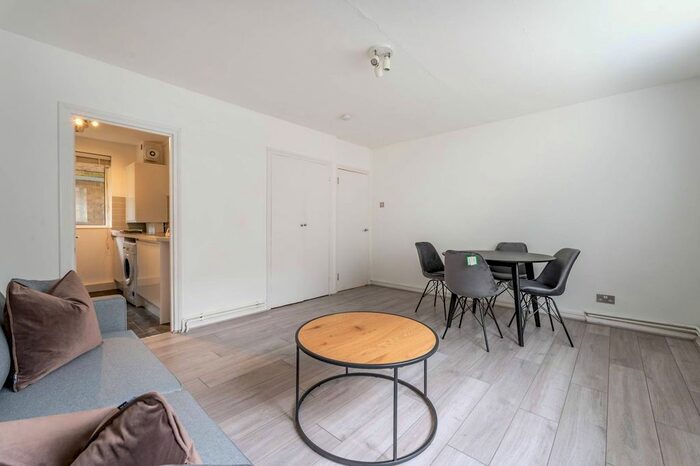 3 Bedroom Flat To Rent In Thorncroft Street, Nine Elms, London, SW8