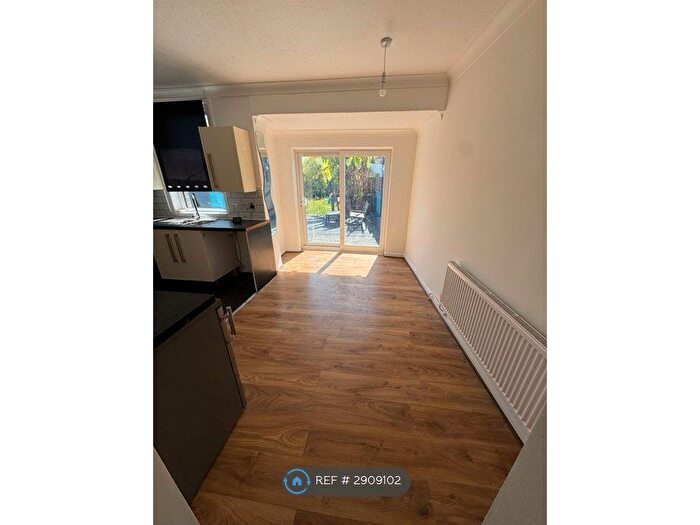 3 Bedroom Semi Detached House To Rent In Corkwell St, Chatham, ME4