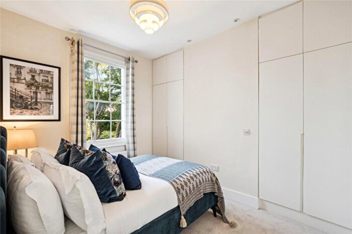 3 Bedroom Terraced House For Sale In Bridge Lane, London, SW11