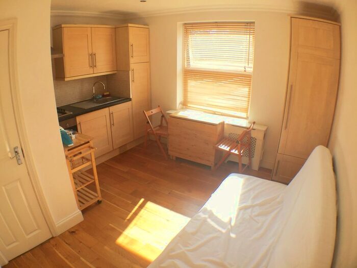 1 Bedroom Flat To Rent In Pears Road, Hounslow, TW3