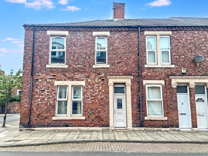 2 Bedroom Flat For Sale In Eglesfield Road, South Shields, NE33