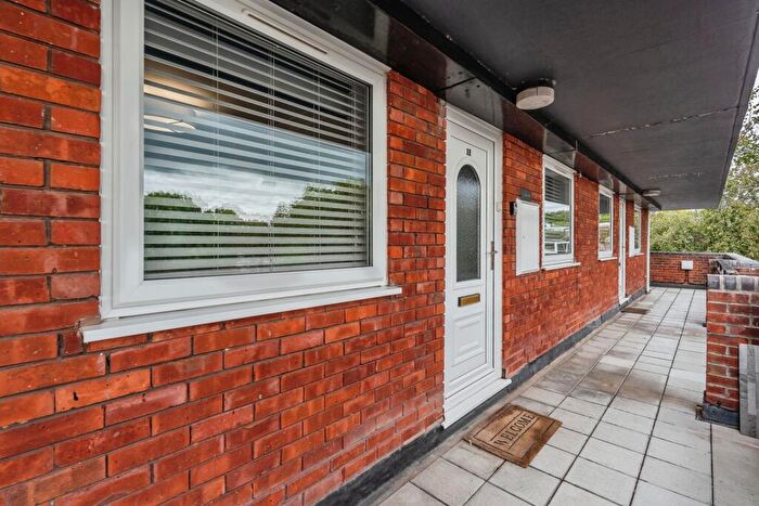2 Bedroom Flat For Sale In Broadwater Road, Romsey, Hampshire, SO51