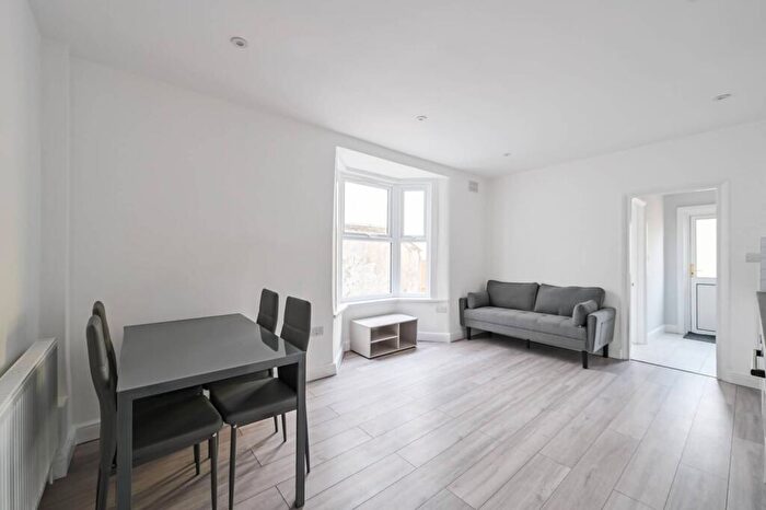 2 Bedroom Flat To Rent In Margery Park Road, Forest Gate, London, E7