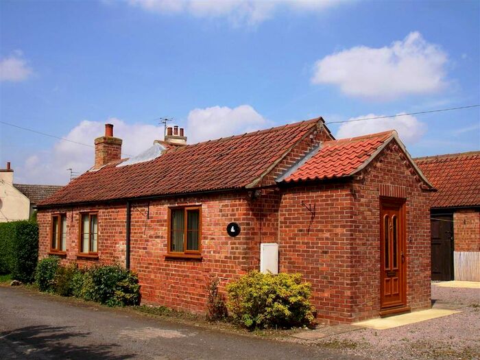 2 Bedroom Detached Bungalow To Rent In Algarkirk, PE20