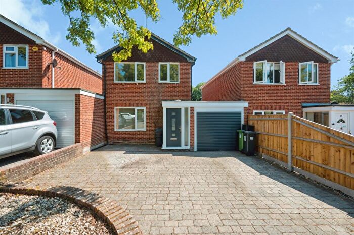 3 Bedroom Link Detached House For Sale In Kenilworth Drive, Eastleigh, SO50