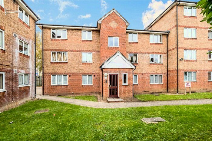 1 Bedroom Flat To Rent In Express Drive, Goodmayes, Ilford, IG3