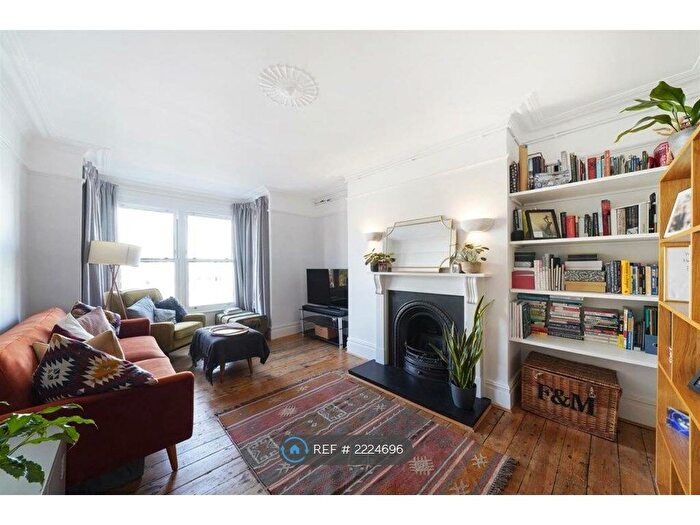 2 Bedroom Flat To Rent In Peckham Road, London, SE5