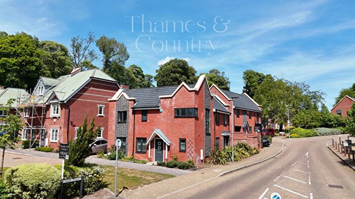 3 Bedroom Detached House For Sale In Eaker Street, High Wycombe, Buckinghamshire, HP11